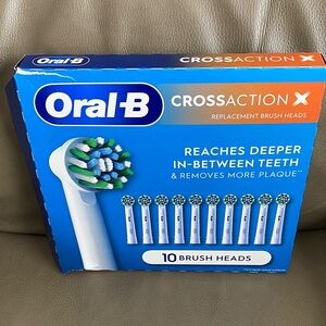 Oral-B CrossAction Replacement Brush Heads - Blue and White